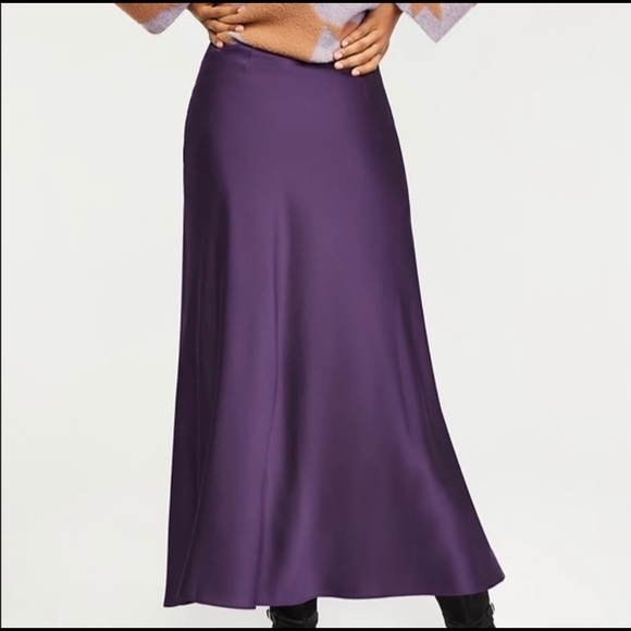 🌷*SOLD*🌷Satin MIDI Slip Skirt - Picture 2 of 6